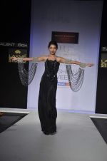 Model walk the ramp for Mona Shroff Show at lakme fashion week 2012 Day 2 in Grand Hyatt, Mumbai on 3rd March 2012 (31).JPG